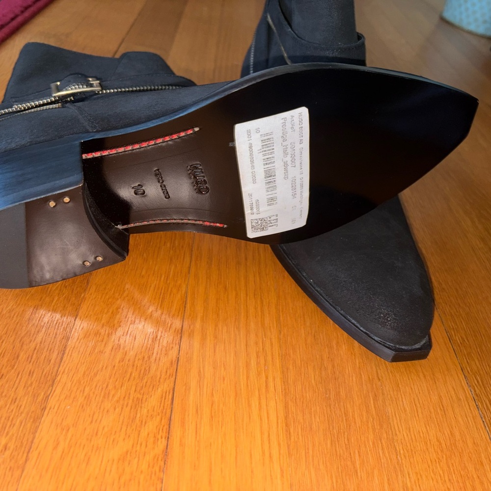 Hugo Boss Black Leather Boots Sleek Design